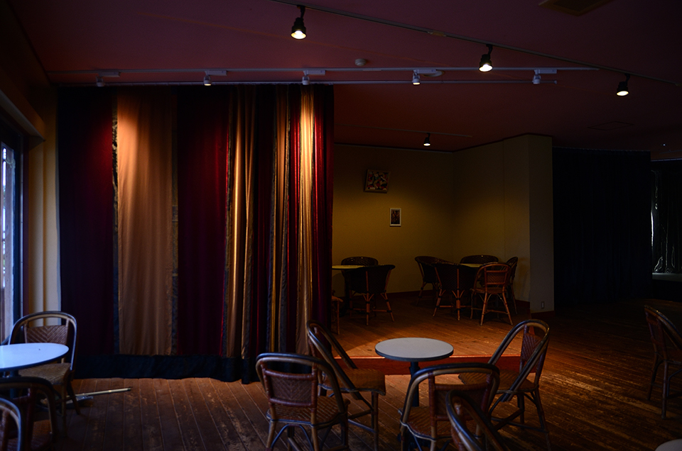 奥能登国際芸術祭　さいはてのキャバレー準備中