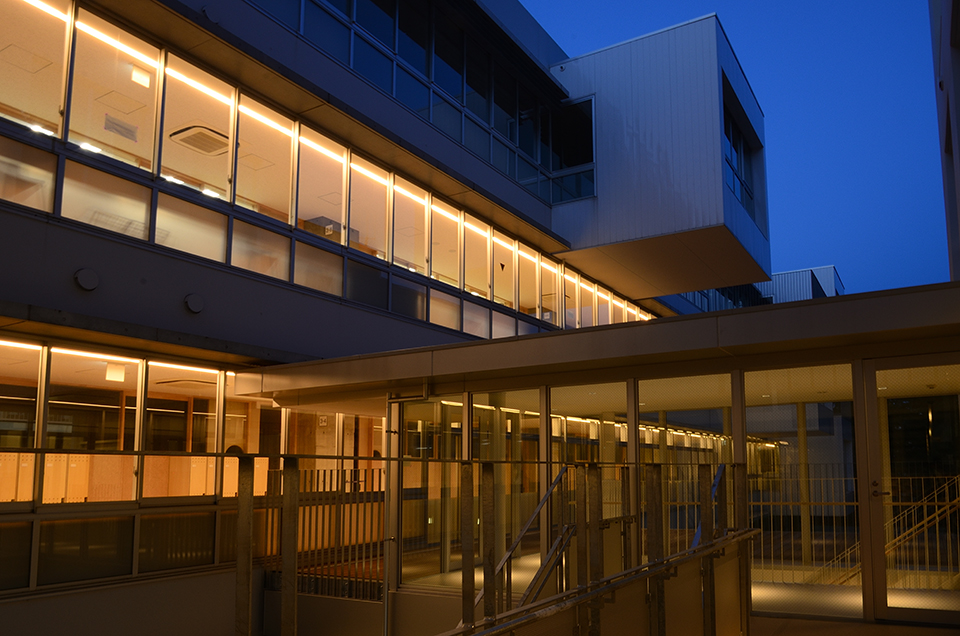 白梅学園高等学校・ 清修中学校校舎