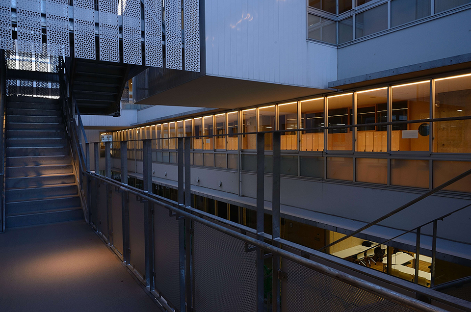 白梅学園高等学校・ 清修中学校校舎