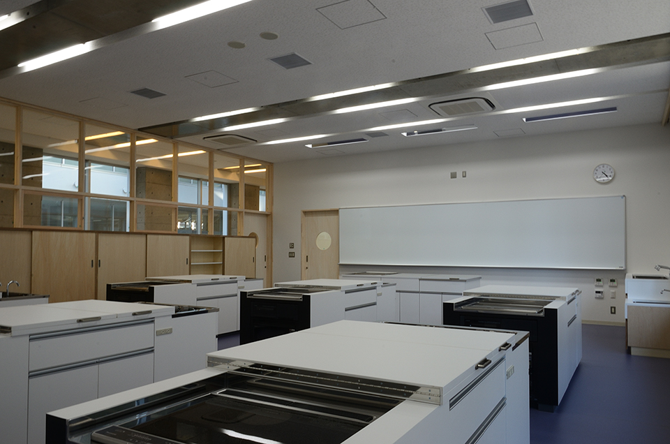 白梅学園高等学校・ 清修中学校校舎