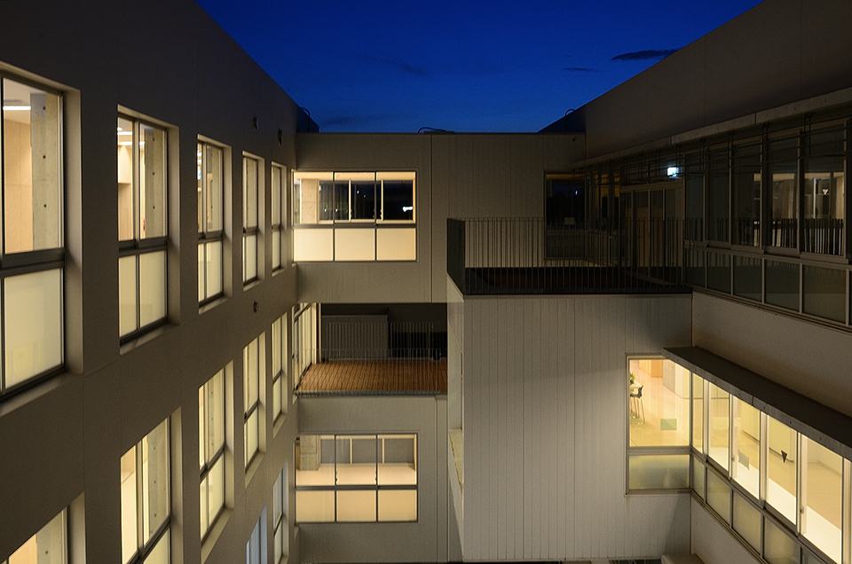 白梅学園高等学校・ 清修中学校校舎