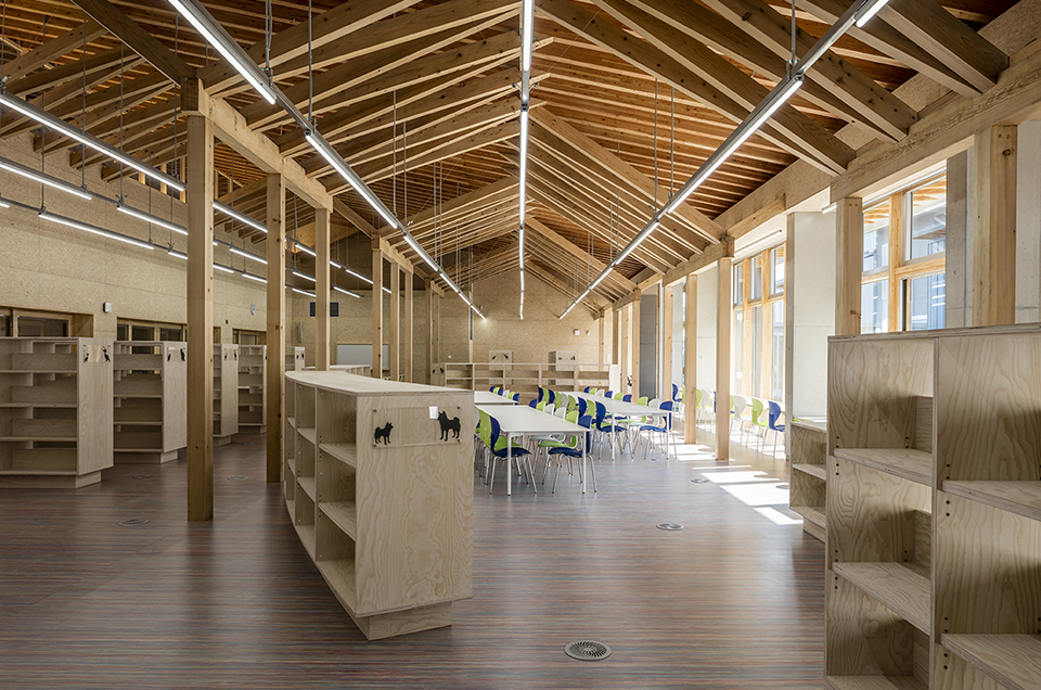 西白山台小学校