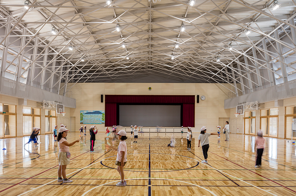 西白山台小学校